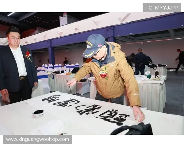 足球明星挥毫泼墨展风采毛笔字书写艺术与运动激情的完美结合 足球明星挥毫泼墨展风采毛笔字书写艺术与运动激情的完美结合